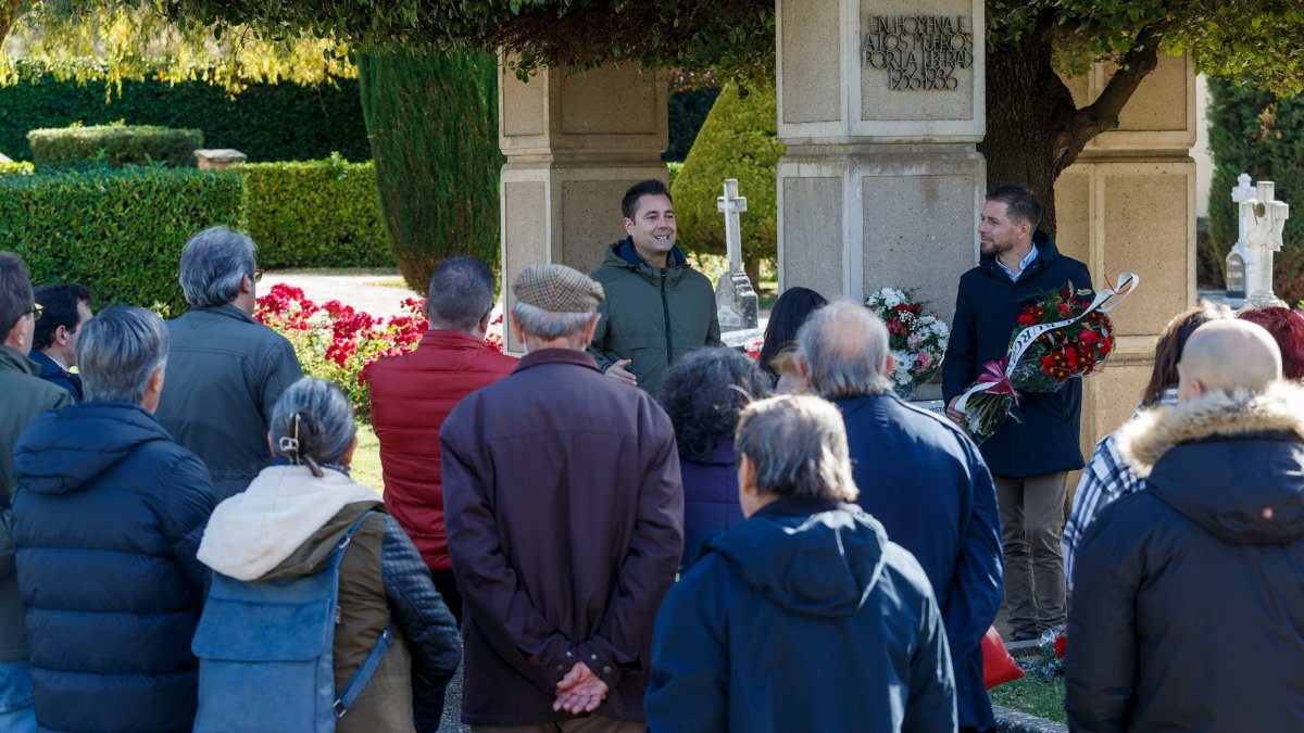 El alcalde de Burgos, Daniel de la Rosa, durante el acto de homenaje a las víctimas franquistas. SANTI OTERO