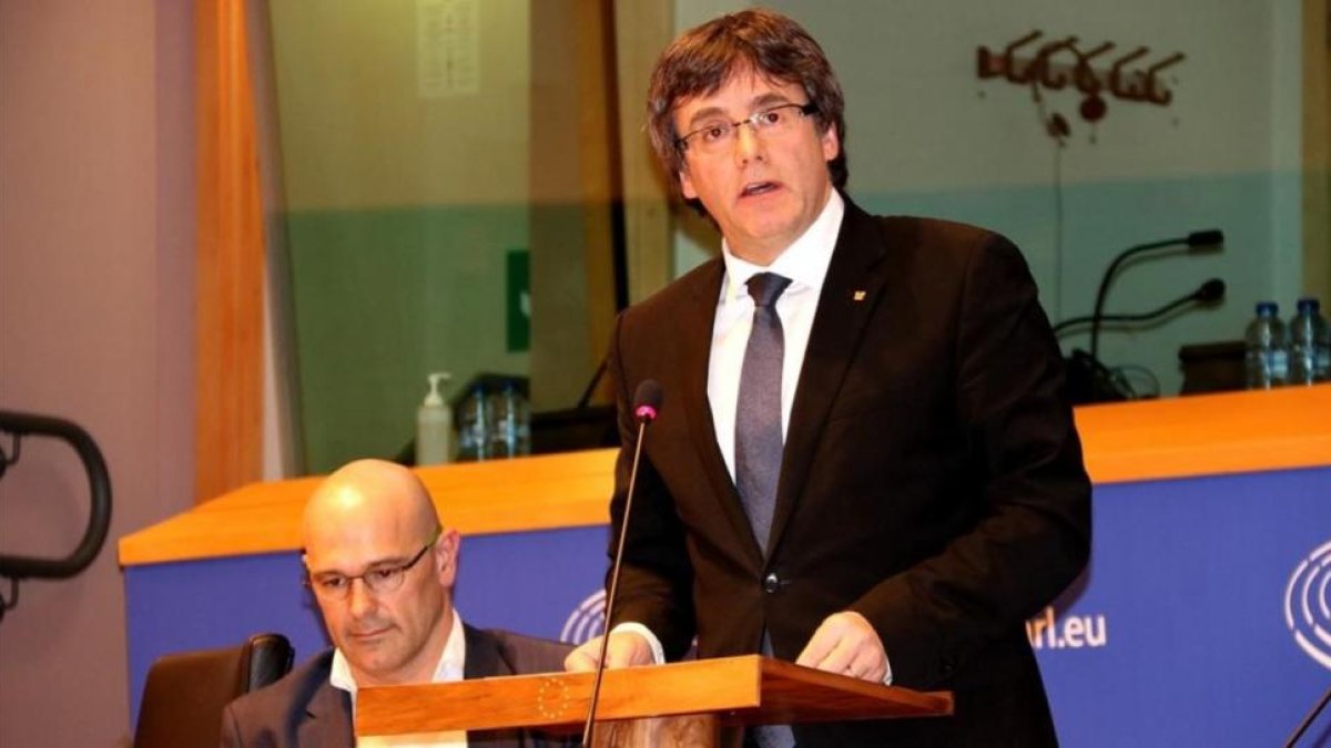 Carles Puigdemont, durante su conferencia del martes en el Parlamento Europeo.-ACN / LAURA POUS