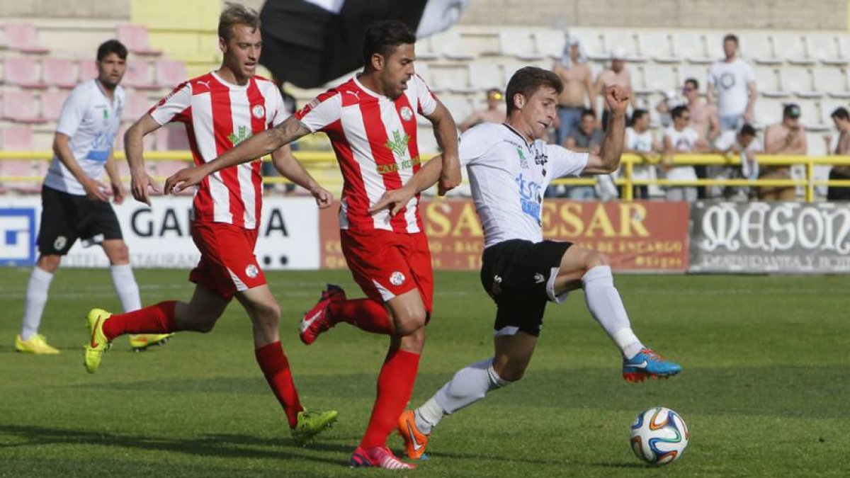 Imagen del encuentro que jugó el pasado domingo el Burgos ante el Zamora en El Plantío.-RAÚL G. OCHOA