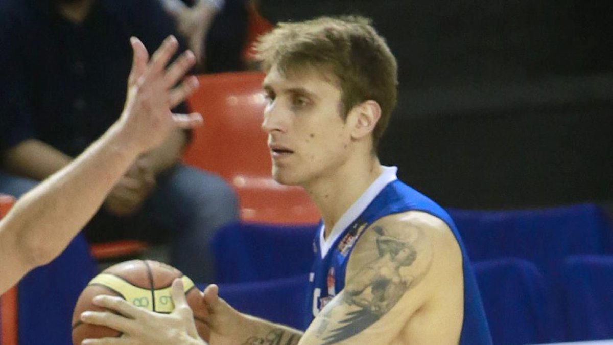 Javi Vega, en acción en un partido en El Plantío-Raúl G. Ochoa