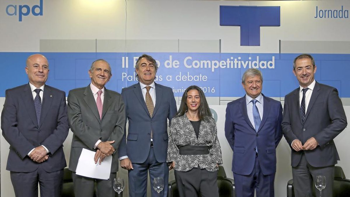 Antonio Alastuey (Renault), José Ignacio Nicolás-Correa (APD), José María Ribot (Junta), Morisi Cabezas (Telefónica), Javier Cuesta (Correos) y José Manuel Bilbao (CaixaBank)-ICAL
