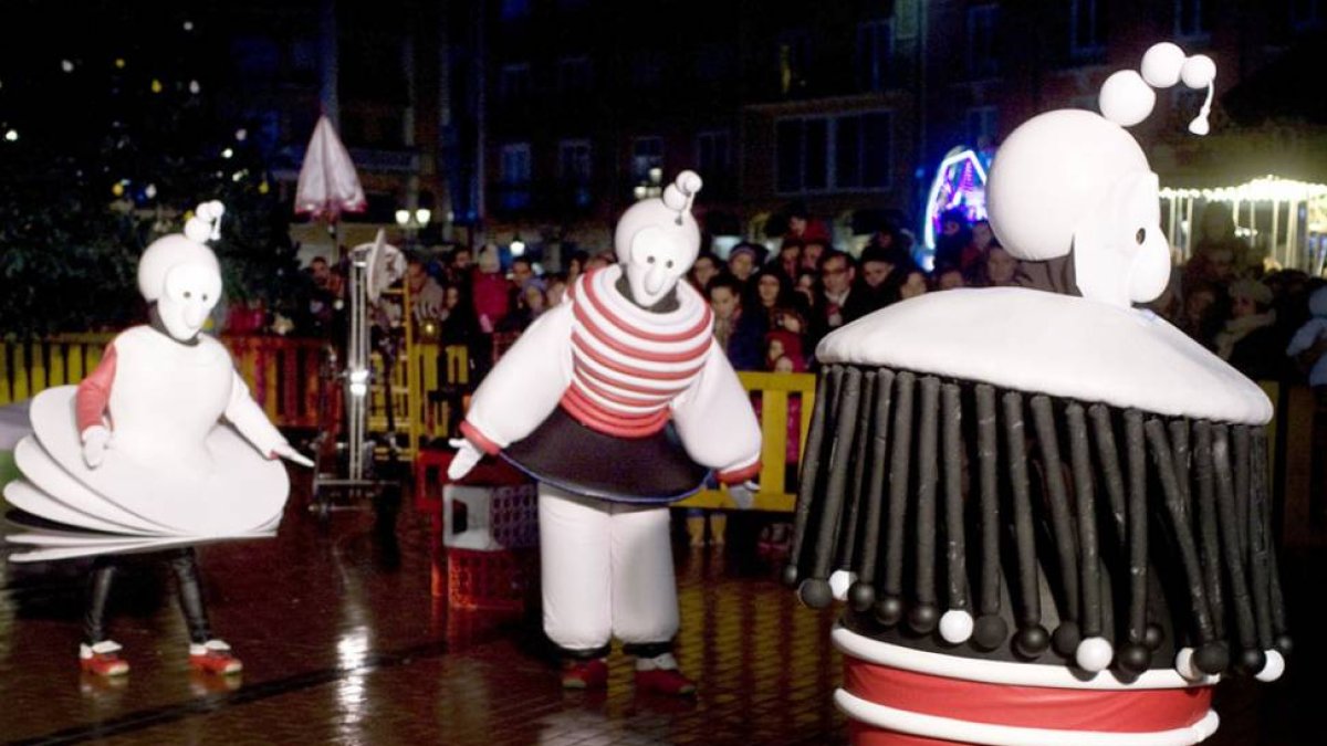 Los personajes del montaje se inspiran en los bailarines del ballet triádico de la Bauhaus-M. Á. VALDIVIELSO