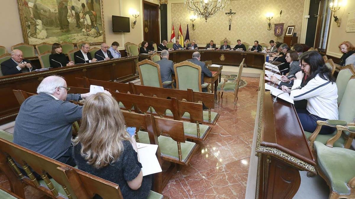 Los diputados provinciales en el Plenos de ayer.-RAÚL G. OCHOA