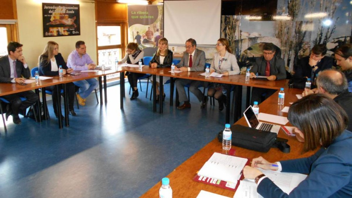 La mesa reunió a agentes políticos, sociales y empresariales.-L. V.