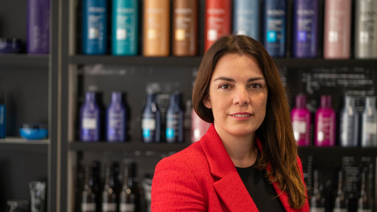 Inés Fernández, nueva directora de la fábrica de L’Oréal en Burgos. ECB