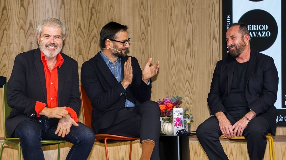 Lorenzo Caprile, Erico Navazo y Pepe Leal en la ‘masterclass’ organizada por la Federación de Comercio de Burgos (FEC) en el Edificio Nexo. TOMÁS ALONSO