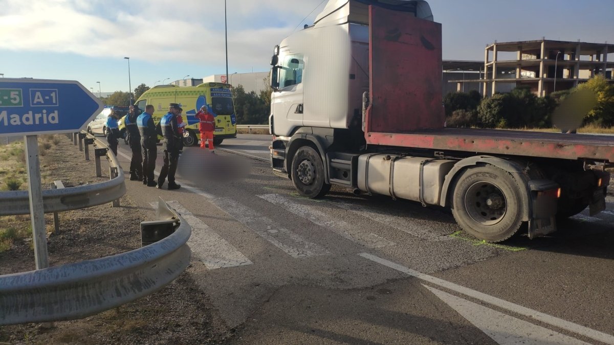 El atropello ocurrió en un paso de peatones la rotonda de la N-I sobre la BU-30. POLICÍA LOCAL