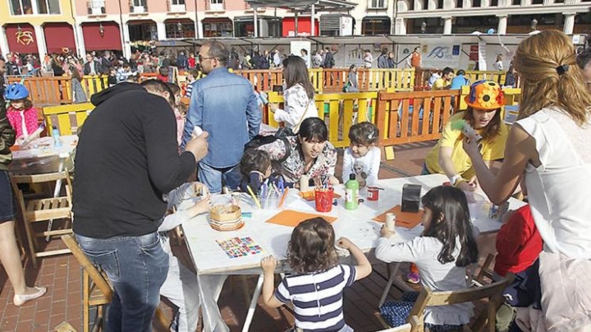 Las asociaciones programan actividades y talleres para desarrollar en familia.