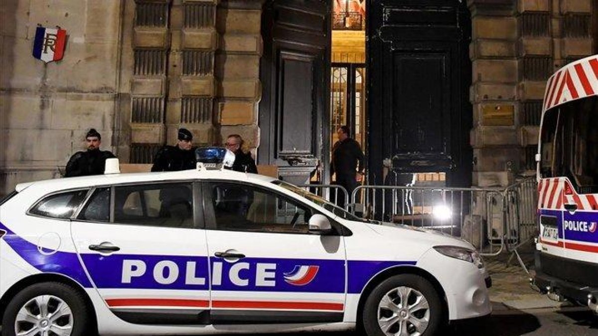 Coche de policía en Francia.-AFP