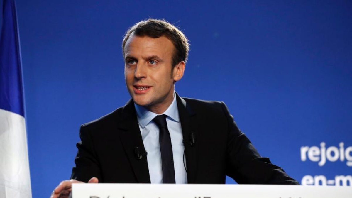 Macron presenta su candidatura a la presidencia francesa.-PATRICK KOVARIK / AFP