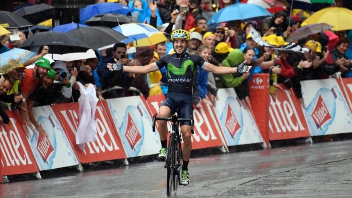 Jon Izaguirre celebra su victoria de etapa en Morzine.-AFP / LIONEL BONAVENTURE