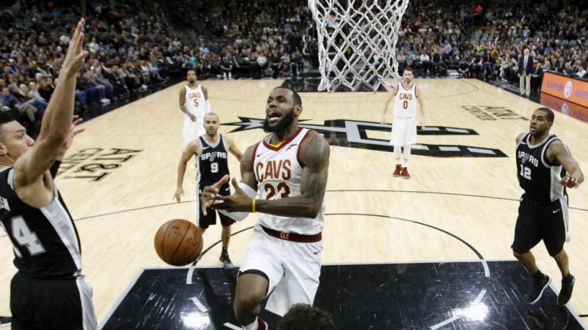 LeBron James, camino de la historia.-RONALD CORTES (AFP)
