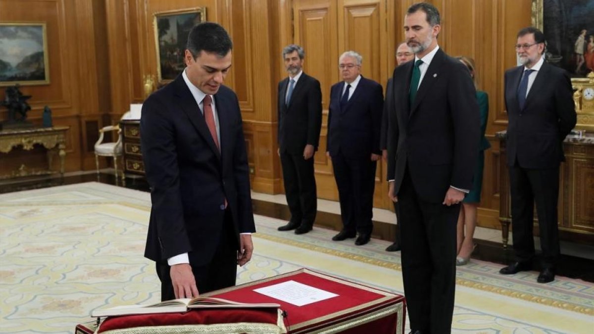 Pedro Sánchez, promete el cargo ante el Rey-FERNANDO ALVARADO