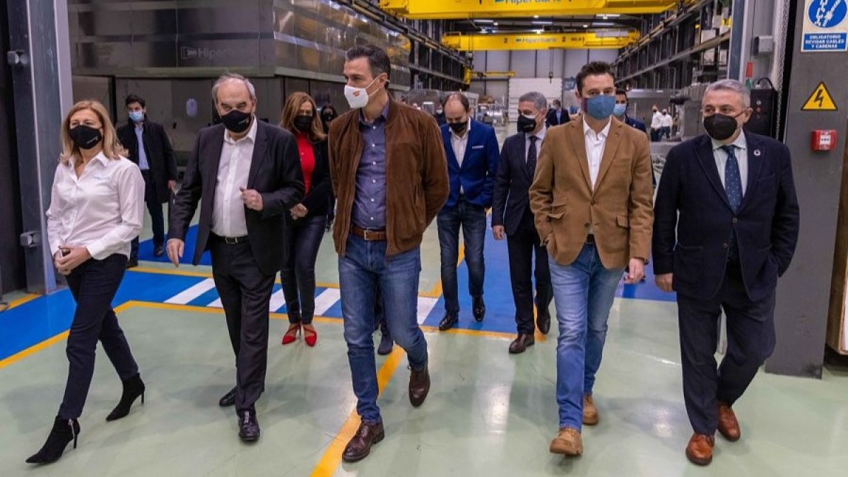 El presidente del Gobierno, Pedro Sánchez, ha visitado las instalaciones de Hiperbaric en Burgos. ECB