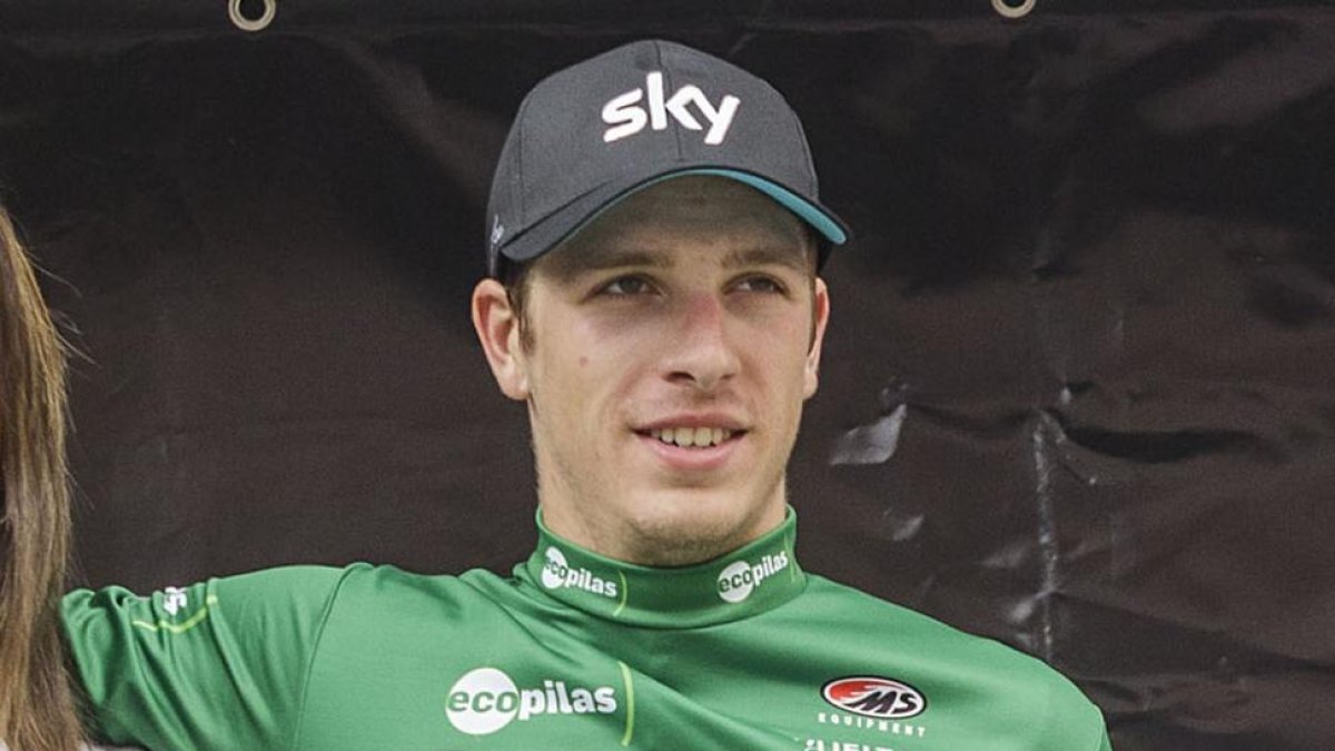 Danny Van Poppel luce el maillot morado de líder de la regularidad.-SANTI OTERO