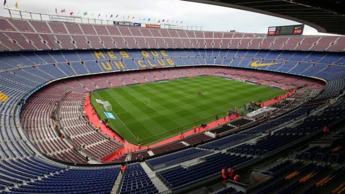 El Camp Nou, con las gradas vacías a pocos minutos del inicio del Barça-Las Palmas.-REUTERS / ALBERT GEA
