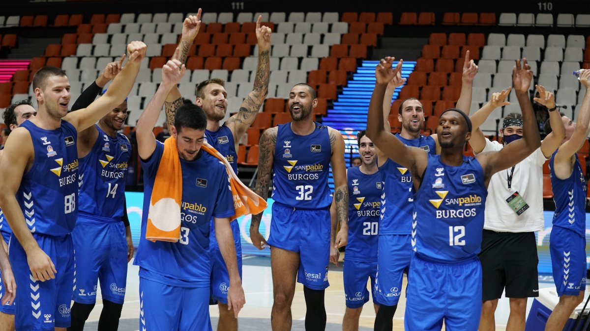 Los jugadores del San Pablo celebran la victoria lograda ante el Zaragoza. ACB PHOTO