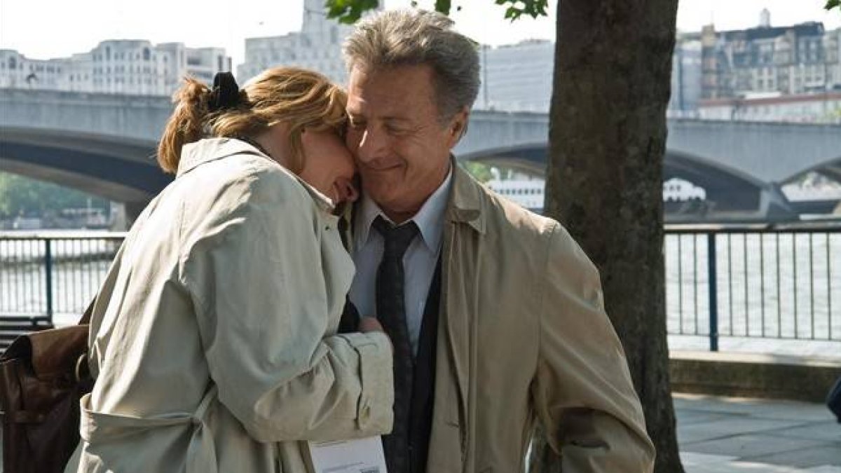 Emma Thompson y Dustin Hoffman, en una escena de la película 'Nunca es tarde para enamorarse'.-
