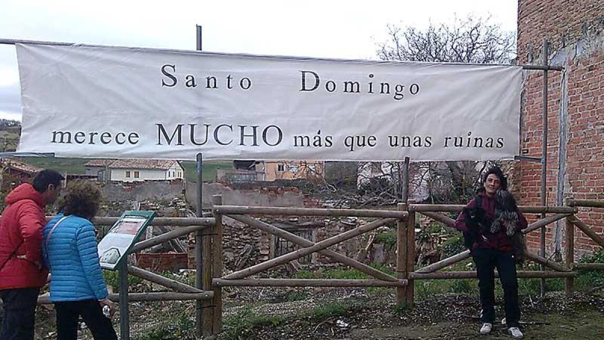 La villa ha pedido muchas veces ayuda a las administraciones «porque el santo se merece mucho más».-ECB