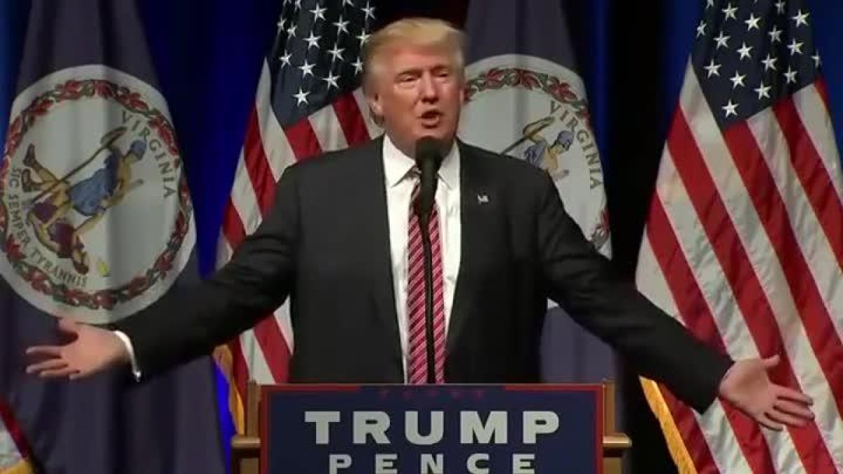 Trump echa de un acto electoral a un bebé que lloraba.-
