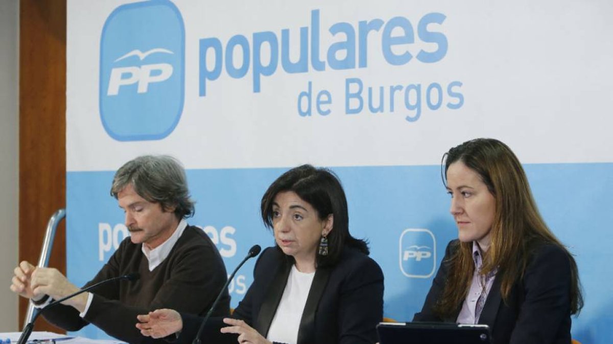 De izquierda a derecha, Jaime Mateu, Sandra Moneo y Gema Conde.-RAÚL G. OCHOA