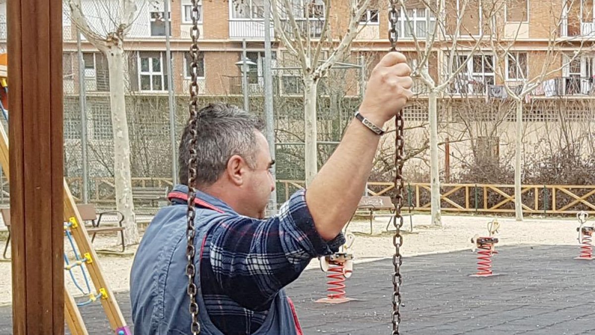 El padre confiesa que la vida en Aranda para la familia no es fácil-L. V.