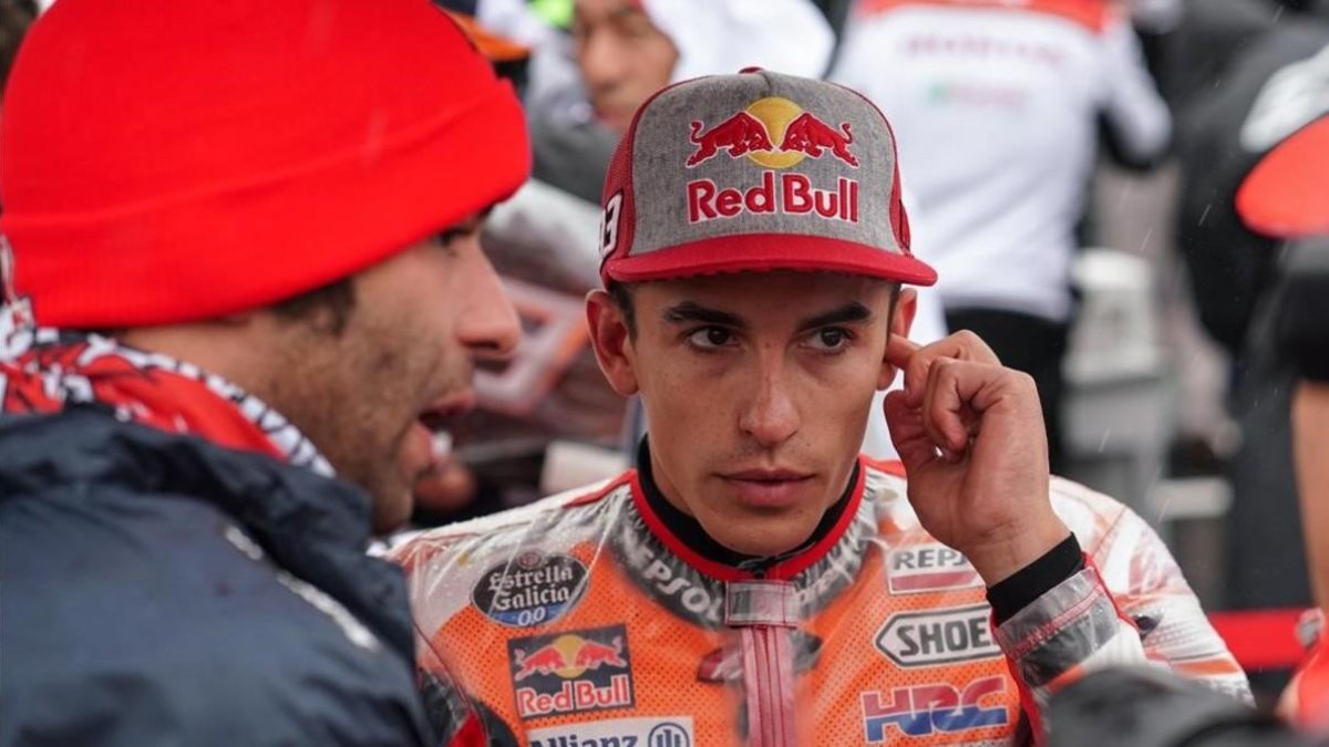 Marc Márquez, en la parrilla de hoy de MotoGP, junto a Danilo Petrucci-ALEJANDRO CERESUELA