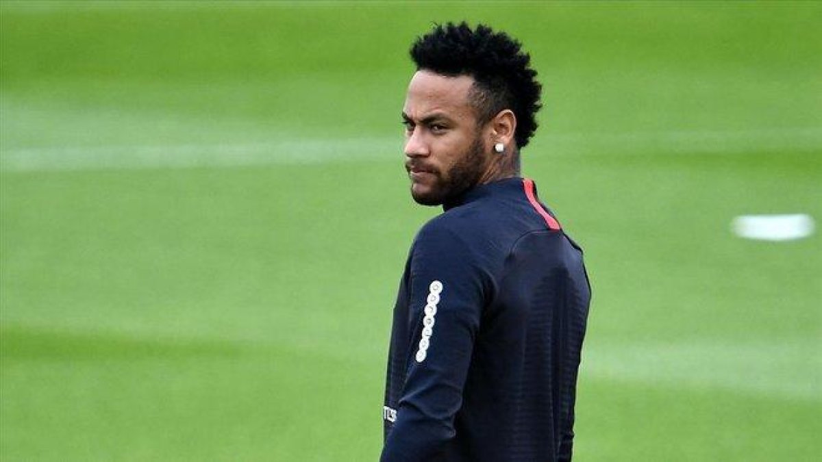 Neymar, en un entrenamiento reciente con el Paris SG.-
