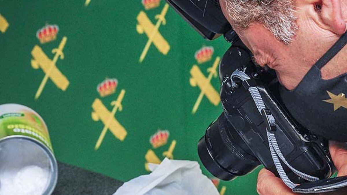 Diversos envoltorios con droga expuestos tras en una operación policial este año. I. L. MURILLO