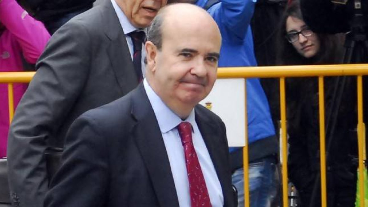 El exconsejero de Presidencia de la Junta Garpar Zarrías llega, este jueves, al Supremo a declarar como imputado por el 'caso ERE'.-Foto: PEDRO CARRERO