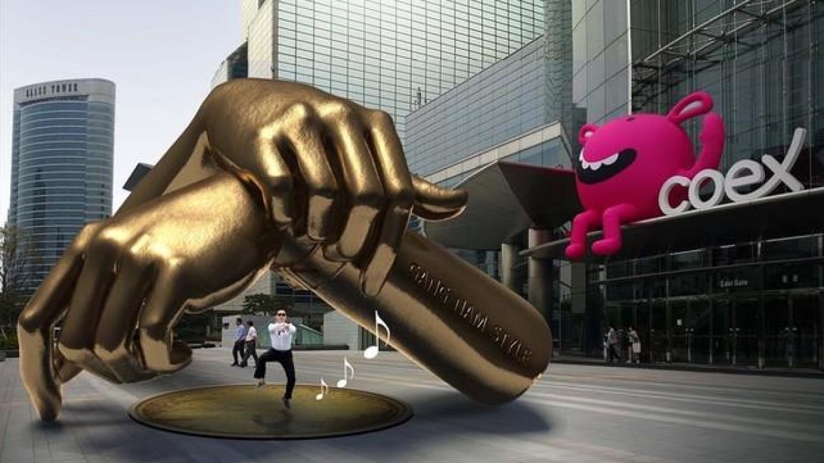 Imagen generada por ordenador que muestra la futura escultura de metal dedicada a Psy y su vídeo de la canción 'Gangnam style'.-AFP