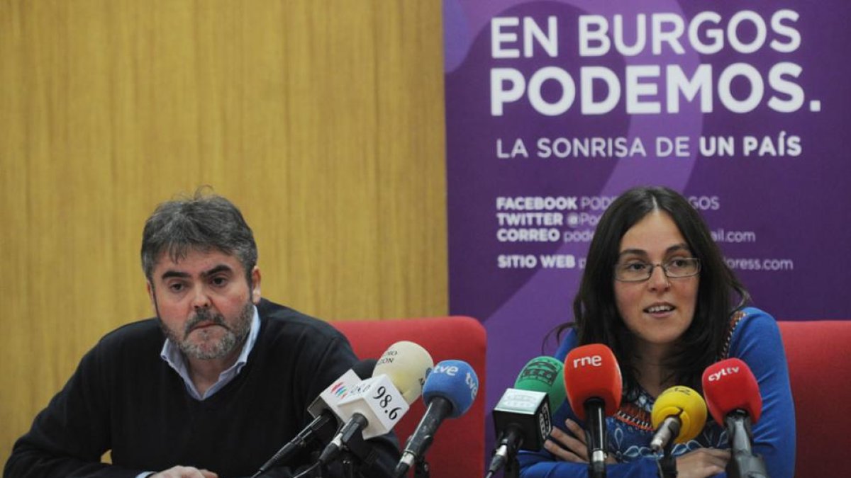 Ignacio Lacámara, secretario general por Burgos, y Laura Domínguez, procuradora, ayer en la rueda de prensa.-ISRAEL L. MURILLO