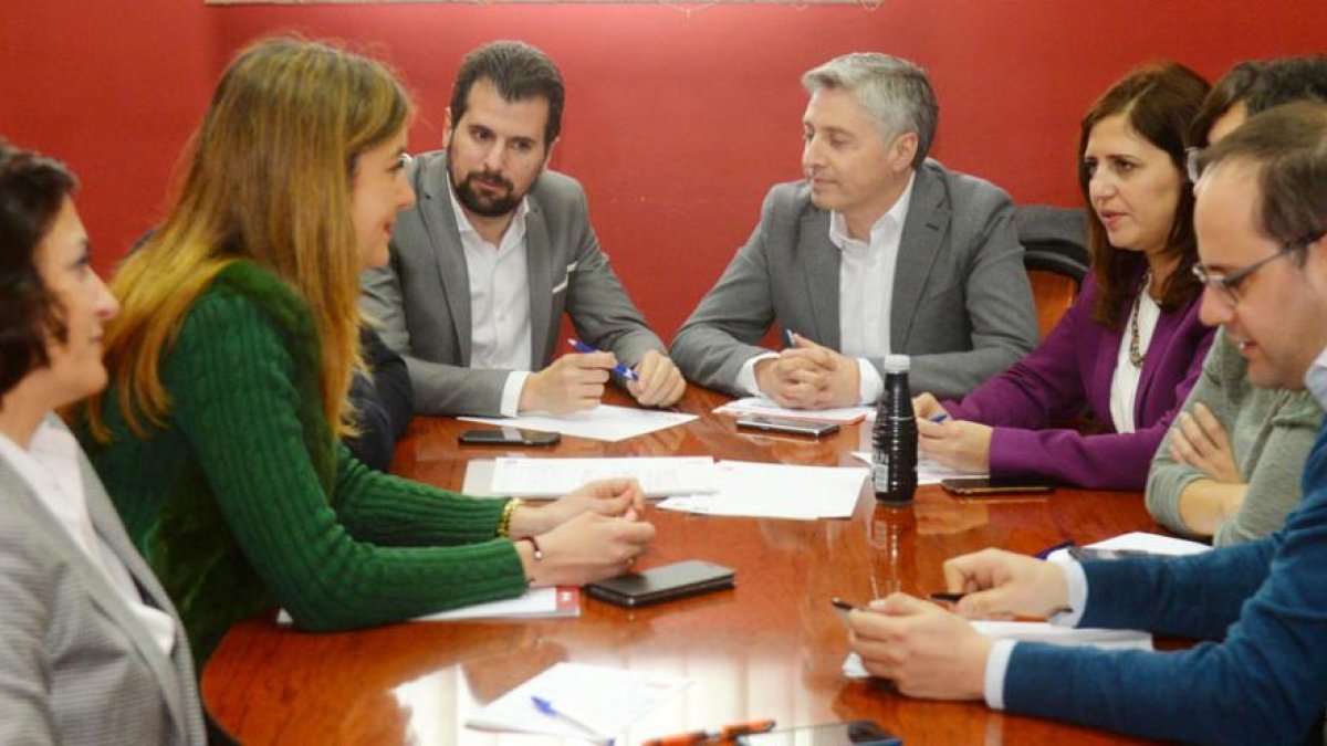 Los socialistas de ambas comunidades mostraron su acuerdo en impulsar el Cantábrico-Mediterráneo, al considerarlo vital para sendas regiones.-ICAL