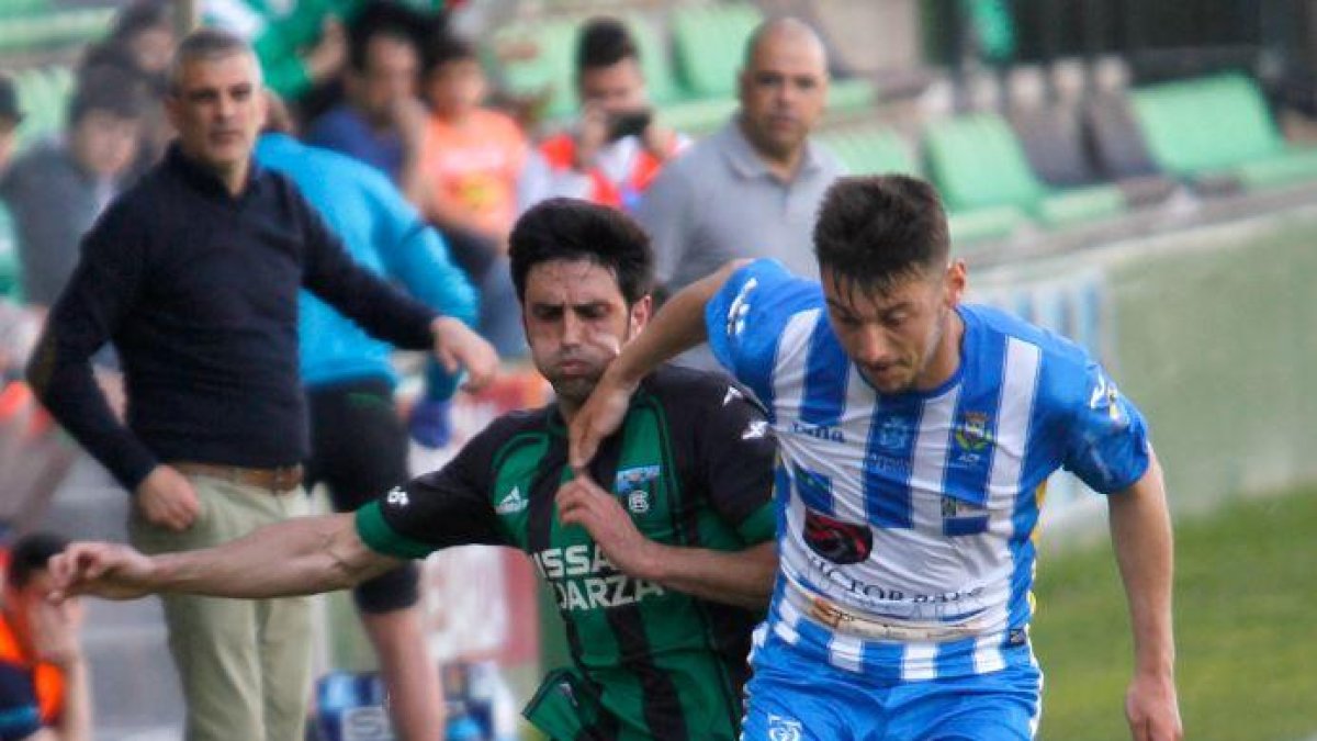 Fernando Rubio, en acción en el choque ante el Sestao River-Mireya López