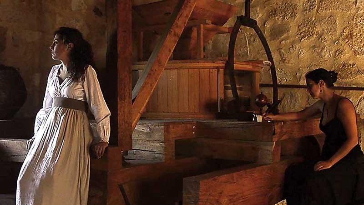 La soprano Adriana Viñuela y la pianista Elisa Rapado saldrán a las tablas.-