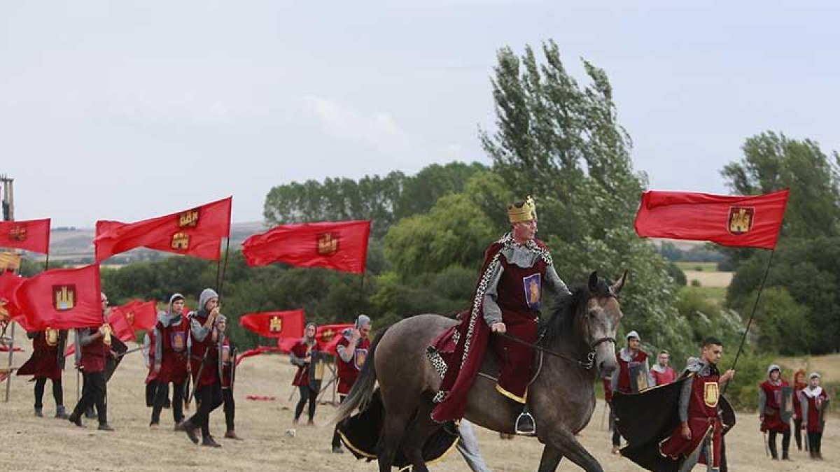 La localidad recrea cada verano uno de sus capítulos históricos como fue la batalla de 1054.-ECB