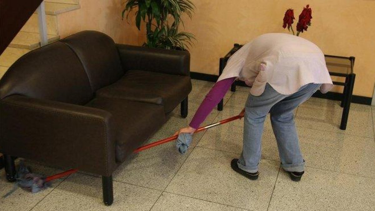 Baja un 12% el número de personas inactivas por dedicarse a la casa.