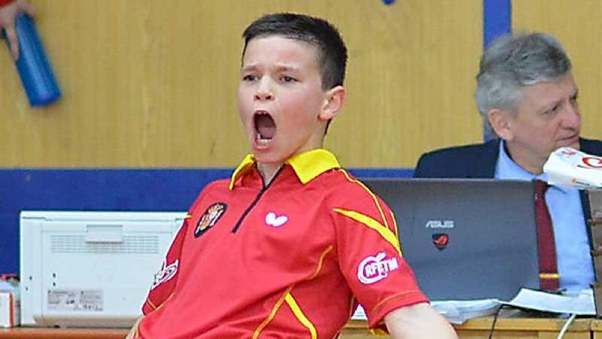 Daniel Berzosa celebra una victoria en un partido internacional.-ECB