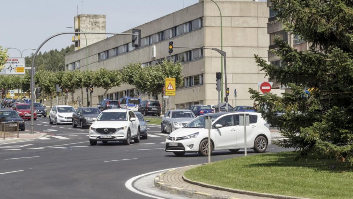 La rotonda de Jorge Luis Borges en la Avenida Cantabria sería uno de los límites a la zona de bajas emisiones.