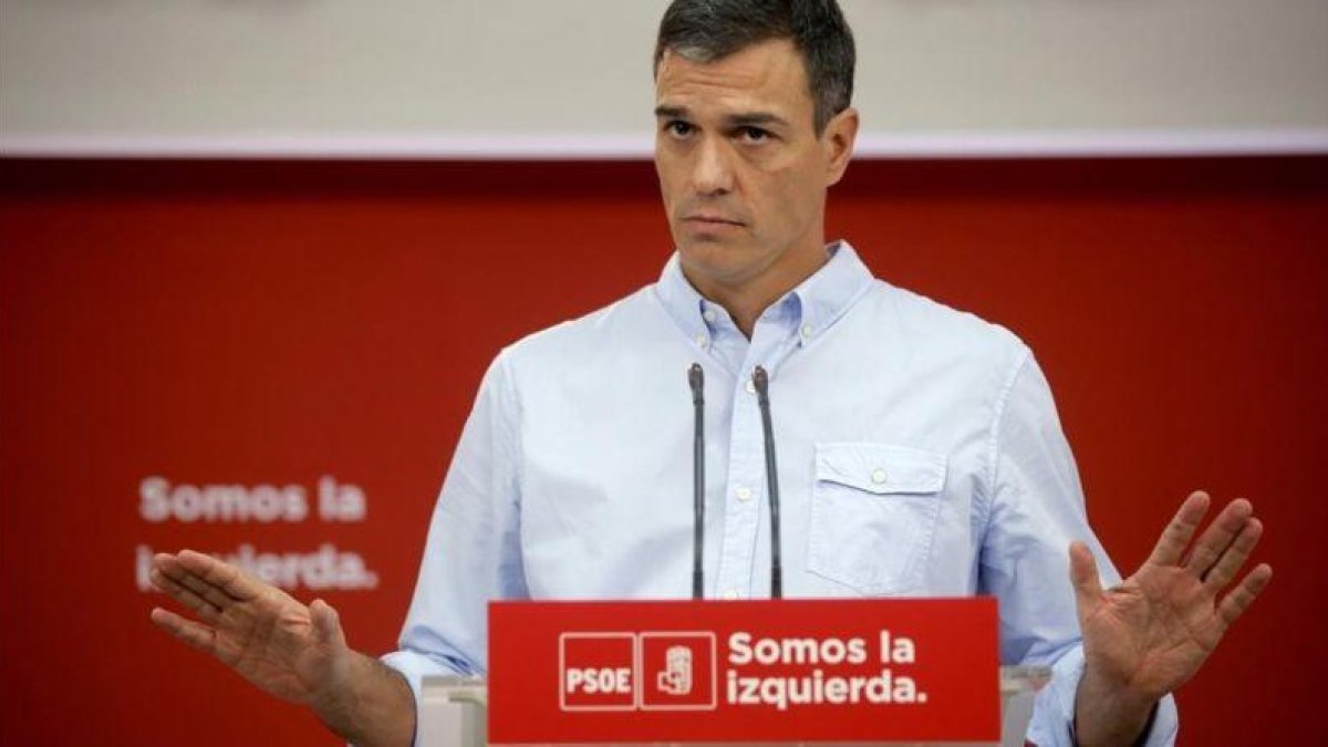 Pedro Sánchez durante su rueda de prensa en la sede del PSOE en Madrid, en la calle Ferraz.-JOSÉ LUIS ROCA