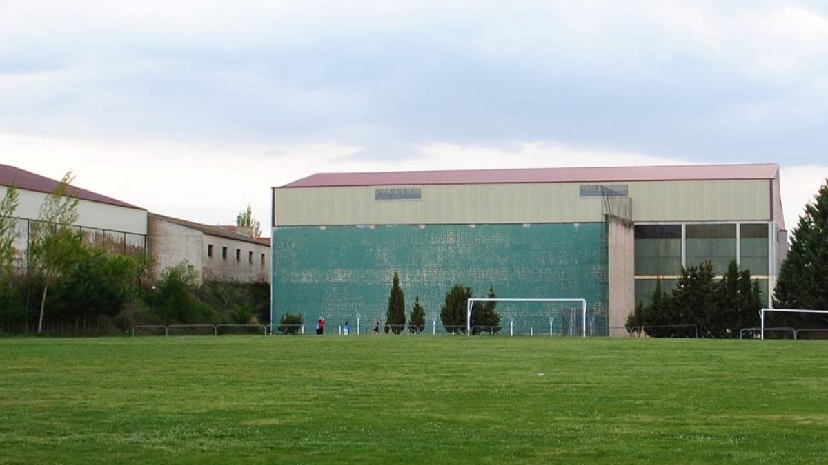 La nueva dotación se construirá en una parcela municipal existente junto al campo de fútbol y la piscina municipales-ECB