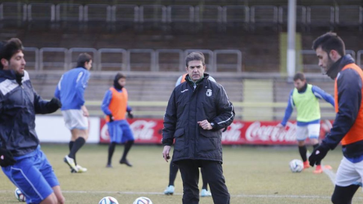 Gonzalo Arconada durante el primer entrenamiento como entrenador del Burgos CF.-RAÚL G. OCHOA