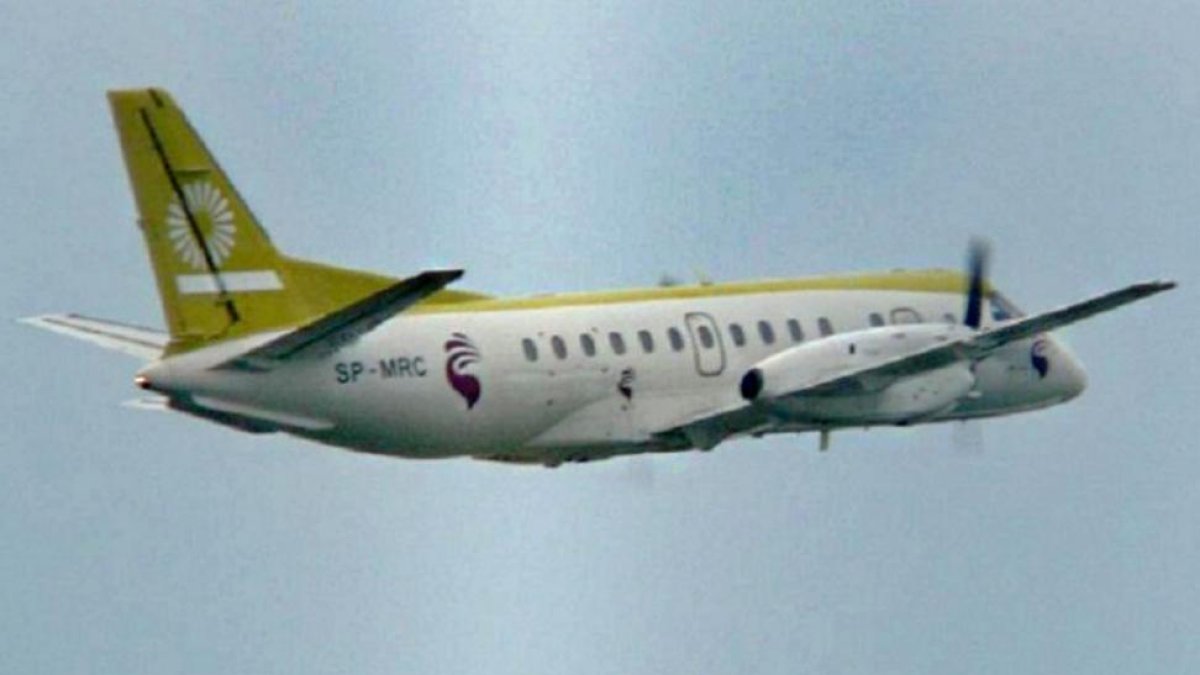El aeropuerto de Villafría no tiene vuelos comerciales desde finales de junio.-ECB