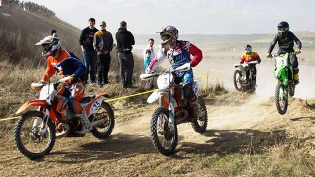 El Motoclub Burgos Sport ya organizó en marzo un Cross Country en Villalonquéjar.-Ismael del Álamo