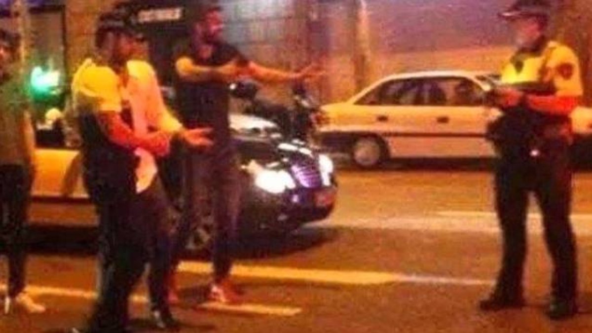 Piqué, durante su incidente con la Guardia Urbana, el pasado 13 de octubre en el Port Olímpic.-Foto: TWITTER