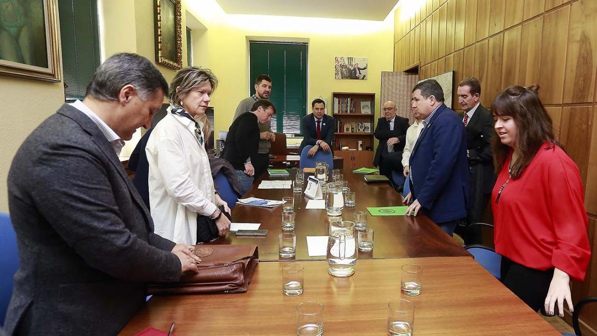 El Patronato de la Escuela de Relaciones Laborales se reunió ayer por la mañana en el Ayuntamiento.-RAÚL G. OCHOA