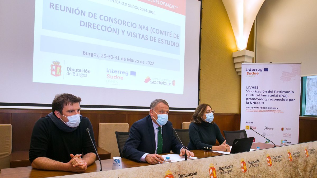 Inicio de la cuarta reunión, segunda presencial, de los integrantes del Proyecto Europeo LIVHES en Burgos. TOMÁS ALONSO