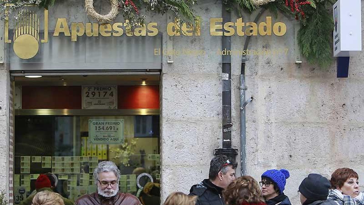 El Sorteo de Navidad supone entre el 60% y el 75% de las ventas totales de una administración.-RAÚL G. OCHOA