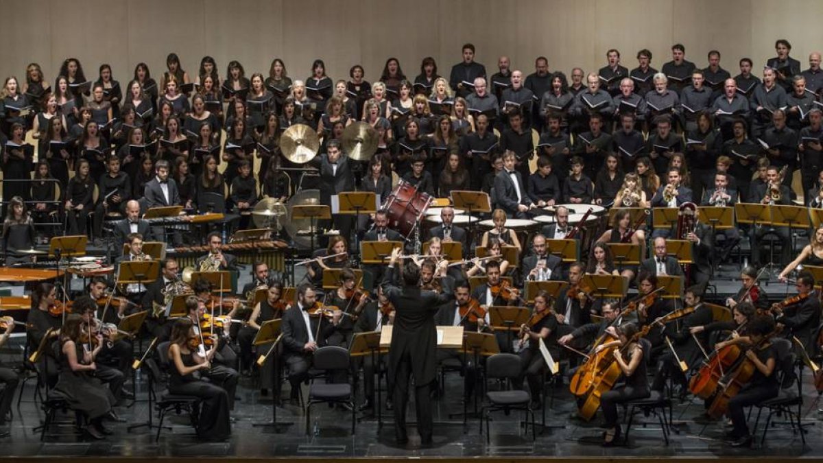 Más de 200 personas cumplieron con la interpretación de una obra exigente.-SANTI OTERO