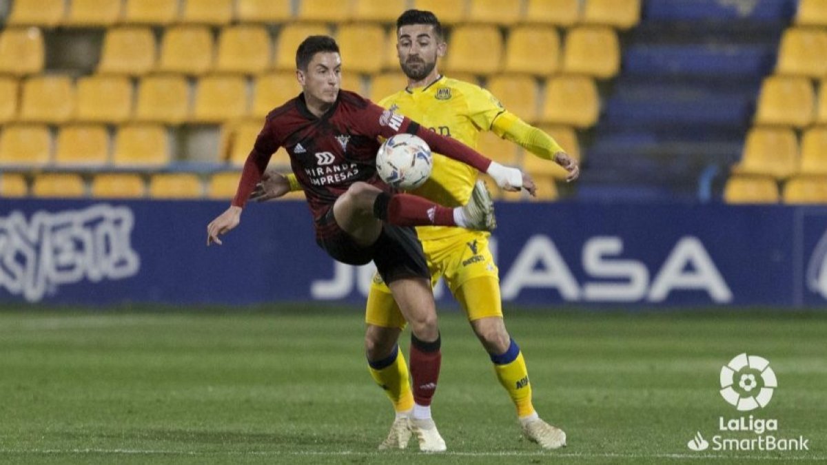 Lance del encuentro disputado en Santo Domingo. LALIGA